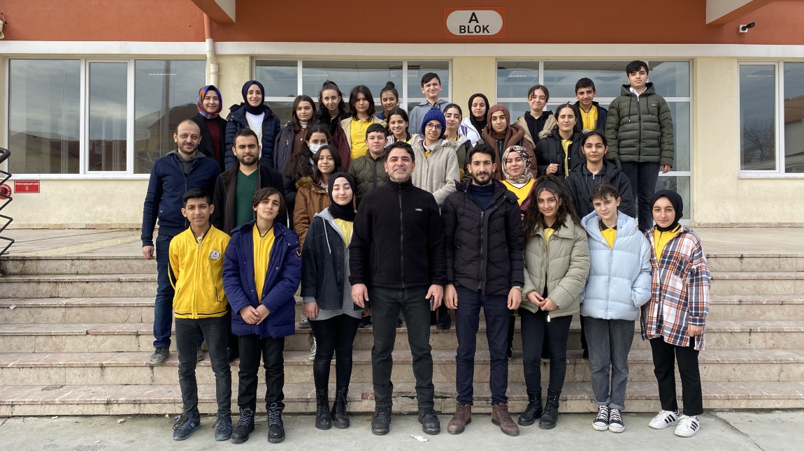 Şehit Er Tuncay Türken Ortaokulu 8.sınıf öğrencileri okulumuzu ziyaret etmiştir. Meslek atölyeleri ve derslik tanıtımlarında emeği geçen öğretmenlerimize teşekkür ederiz.